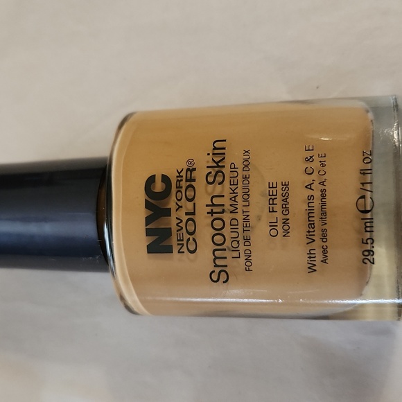 NYC Smooth Skin Liquid Makeup - Picture 1 of 2